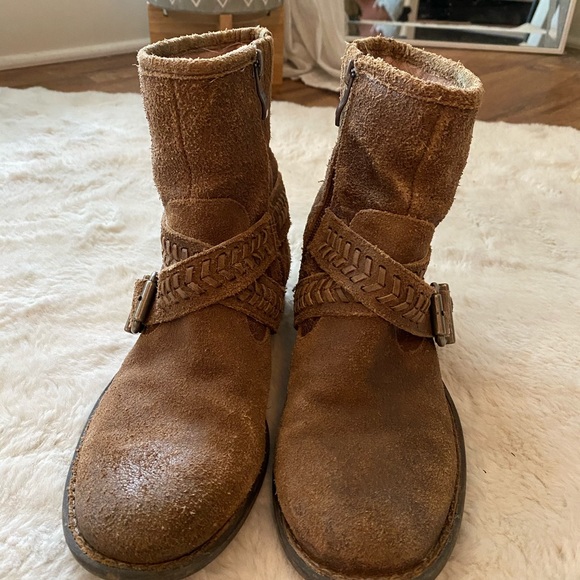 Tan Distressed Booties - Picture 2 of 5